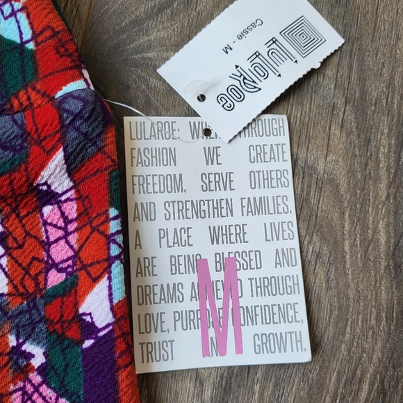 Lularoe Cassie Printed Skirt {Medium} NWT - Picture 4 of 9